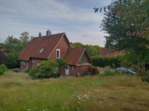 Foto - Haus mit großem Grundstück, halb renoviert