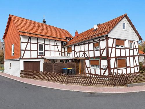 Foto - Charmantes Fachwerkhaus mit Garage & Nebengebäude