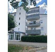 Gepflegte 3 Zimmer Wohnung in Leonberg ( mit 2 TG Stellplätze)