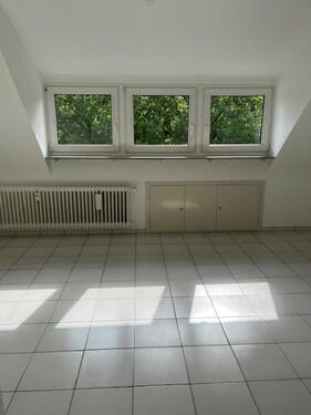 Foto - Helle gutgeschnittene 2 Zimmerwohnung im DG