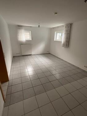 Foto - Zu vermieten ab 1.11.2025 1,5 Zimmer helle Souterrain Wohnung