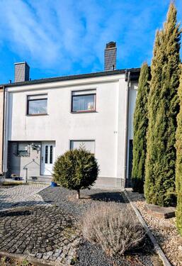 Foto - Gepflegtes Einfamilienhaus mit Terrasse, Garten und Garage