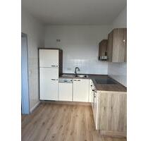 Bezugsbereit ab Februar: 4-Zimmer-Wohnung mit Einbauküche, Balkon - Schwerin Gartenstadt