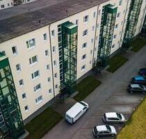 Kleine, feine Wohnung mit Aufzug und Balkon - Grimmen