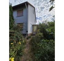 Preiswerte 6-Raum-Doppelhaushälfte in Schwanstetten mit Garten