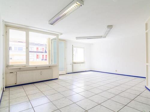 Foto - Erstbezug nach Sanierung: 2,5-Zi.-Wohnung mit Balkon im 1. OG