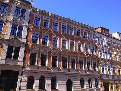 Foto - 3 Raum-EG-Wg. mit gr. Balkon, Bad mit Wanne und Fenster, frisch Renoviert!