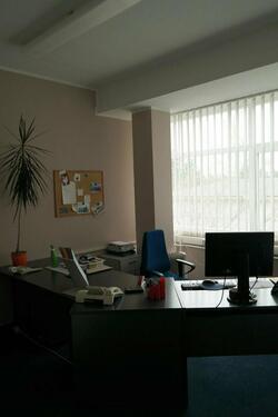 Foto - Onlinehändler aufgepaßt! Großes Büro und Lagerflächen für Ihr Gewerbe! 5 Minuten von der A 9 entfernt.