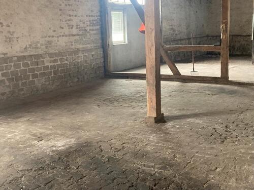 Foto - Garage, Stellplatz in großer Scheune