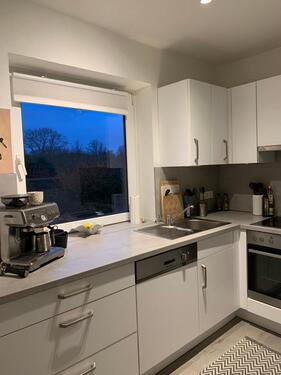 Foto - Sanierte 2-Zi.-Whg. mit EBK, großem Balkon und Außenstellplatz