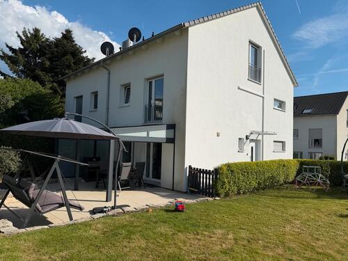 Foto - Moderne DHH (Bj. 2017), 160 m², PV + Wallbox – BAD-Neuweier