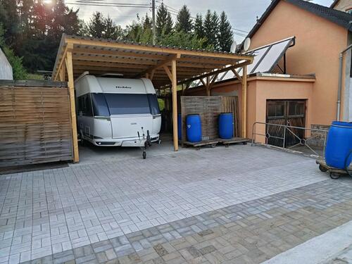 Foto - Stellplatz für Wohnwagen oder Wohnmobil