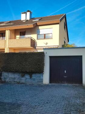 Foto - DHH mit Garage, 3 Stellplätze, Terrasse & Balkon