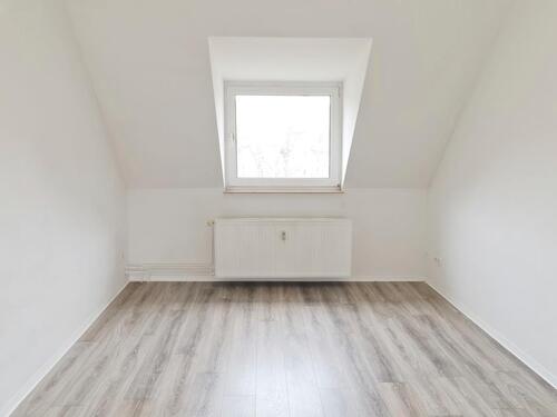 Foto - Helle 3-Zimmer-Dachgeschosswohnung zu vermieten!