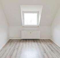 Helle 3-Zimmer-Dachgeschosswohnung zu vermieten! - Duisburg Hamborn