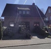 Freistehendes vollunterkellertes 2-FH mit 2 Garagen + Stellplätze - Wegberg