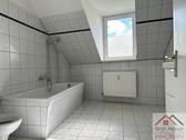 Foto - Nähe Platz der Freiheit, Bahnhof * Maisonette-Dachgeschoss-Altbauwohnung * EBK, Tageslichtbad