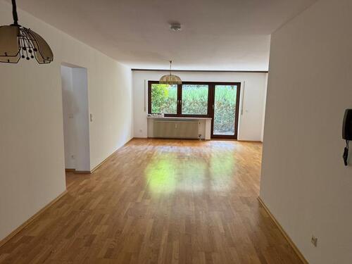 Foto - Gepflegte 3,5-Zi-Erdgeschosswohnung mit Terrasse + TG-Stellplatz
