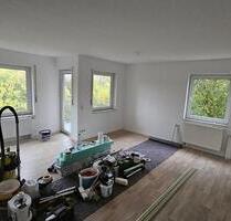 Hell, ruhig, einziehen & wohlfühlen – renovierte 3-Zimmer-Wohnung mit Süd-Balkon und Garage - Ellwangen (Jagst)