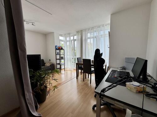 Foto - 2-Zi.-Whg. nahe Bahnhof – mit Glaserker & EBK, ideal für Studierende, frisch renoviert