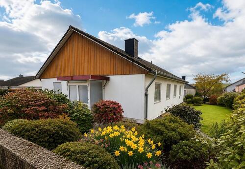 Foto - Freistehendes EFH mit Garten, Hobbykeller und Doppelgarage