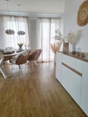 Foto - lichtdurchflutete DG-Whng,DU-Bad m.Fenster,französischer Balkon