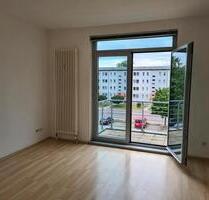 Helle 2 Zimmer Wohnung, EBK, Balkon in Merseburg