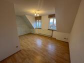 Foto - 1-Zimmer-Dachgeschosswohnung mit EBK, Balkon und Stellplatz