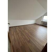 Sanierte 2 Zimmer Dachgeschosswohnung mit Küche und Sauna - Uetze