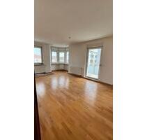 Altbauwohnung in Bestlage: 5 Zimmer, Balkon - FN City - Friedrichshafen