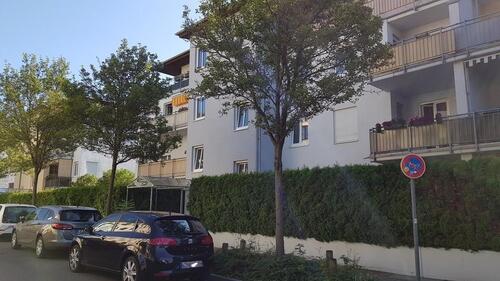 Foto - ab 01.08. * Schöne 2 Zi.-Whg. mit Terrasse, offener Küche, Laminat, Bad mit Dusche *