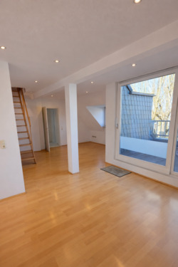 Foto - Renovierte 2,5-Zimmer-Dachgeschosswohnung mit Loggia & Dachstudio