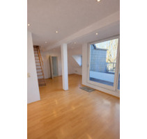 Renovierte 2,5-Zimmer-Dachgeschosswohnung mit Loggia & Dachstudio - Düsseldorf Stadtbezirk 8