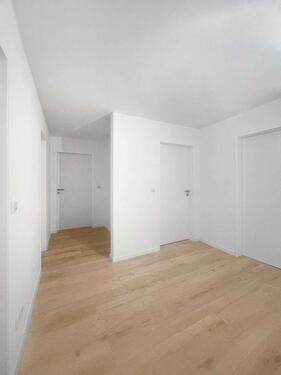 Foto - 3 Zimmer - Frisch renoviert. Sofort bezugsfrei. Perfekt angebunden