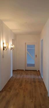 Foto - Erdgeschoss: 3-Zimmer-Wohnung mit Parkplatz & Garten