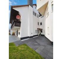 Ohne Provision: Wohnung mit Terrasse, 2 Garagen und 2 Stellplätze - Frankenberg (Eder)