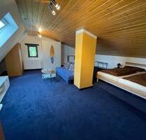 Möblierte 1 Zimmer DG-Wohnung für StudentenAzubis - Bad Mergentheim