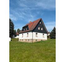 Haus am Thüringer Wald mit großem Grundstück und Doppelgarage - Schleusingen