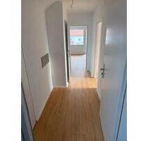 2-Zimmer-Dachgeschosswohnung mit Balkon zu verkaufen - Täferrot