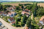 Foto - Viel Platz & Privatsphäre – Leben mit Haus, Garten & Scheune