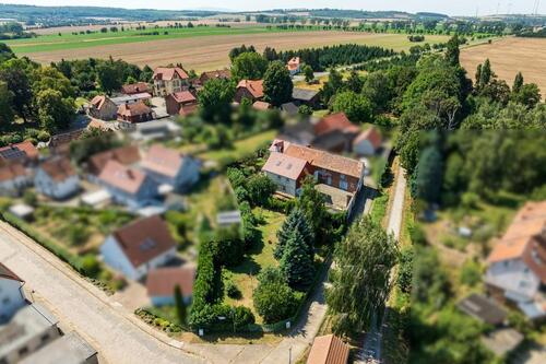 Foto - Viel Platz & Privatsphäre – Leben mit Haus, Garten & Scheune