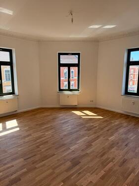 Foto - Charmante 2-Zimmer-Wohnung mit neuer Einbauküche & neuem Parkett