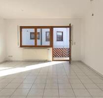 Renovierte, lichtdurchflutete 3 Zimmer Wohnung mit sonnigem Balkon und TG Stellplatz in guter Lage. - Steinheim an der Murr