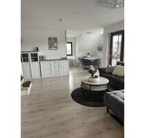 Lichtdurchflutete 4,5 Zimmer Maisonette-Wohnung mit Garage - Weil der Stadt