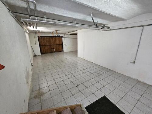 Foto - wir bieten Ihnen eine geräuinge Garage für zwei Autos in Isen.