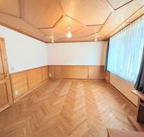 6 Zimmer Maisonette Wohnung mit Abstellraum, Garage u. Gartenhaus - Ulm Söflingen