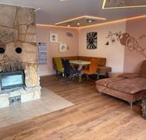 Großzügige ca. 160-qm-Wohnung mit Balkon und Garage - Sonnefeld