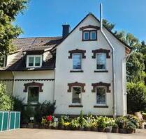 Stilvoll saniertes Wohnhaus mit Baugrundstück in Diemelsee-Adorf