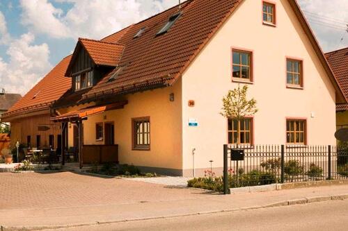 Foto - Anwesen mit EinfamilienhausAnbauScheune und Carport