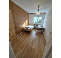 Zimmer frei in entspannter 4er WG mit Garten & Terrasse - Adelsdorf